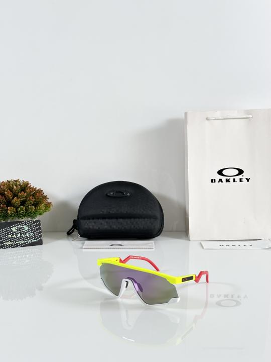 Oakley Sutro Sports Sunglasses – UV400 Protection, Prizm Lens,  Cycling & Outdoor Eyewear