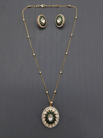 Traditional Green Kundan Round Pendant Necklace Set with Matching Earrings