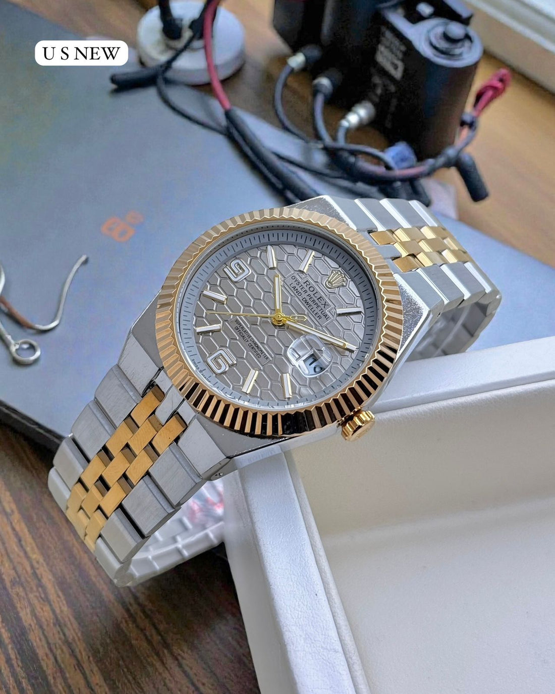 Men’s Luxury Gold Analog Watch | Honeycomb Dial | Stainless Steel Strap | Date Display | Premium Designer Wrist Watch